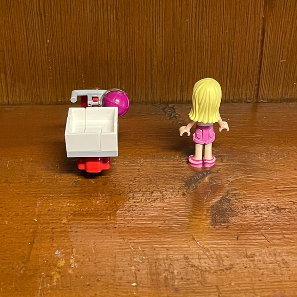 Lego Friends Stephanie's Pizzeria 41092 🍕 - Picture 6 of 10